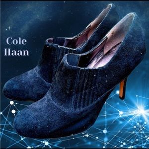COLE HAAN BLACK SUEDE HIGH HEEL ANKLE BOOTIES / BOOTS - 8.5 - NEW !🔥💋